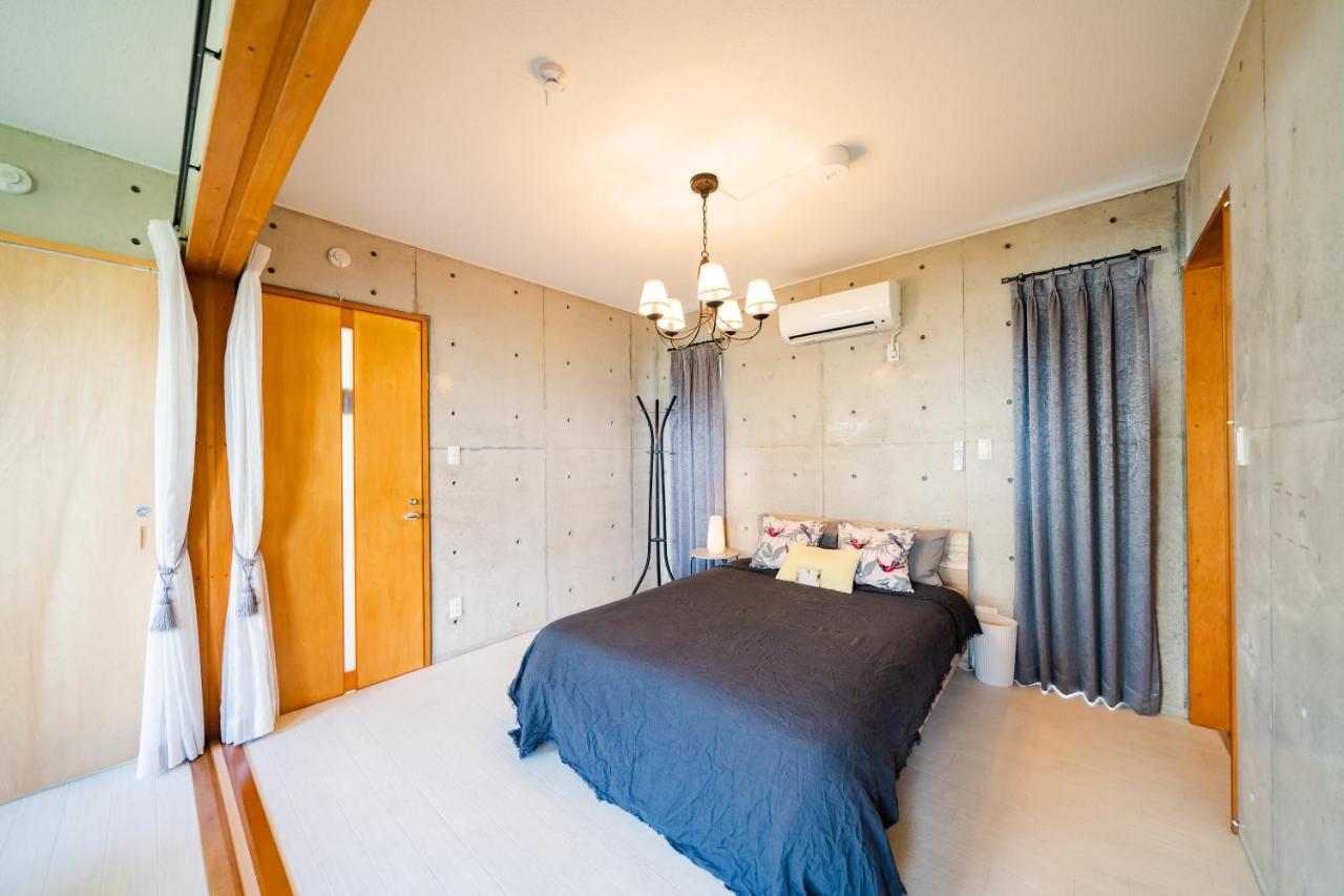 Em Tree House Villa Uruma Eksteriør bilde
